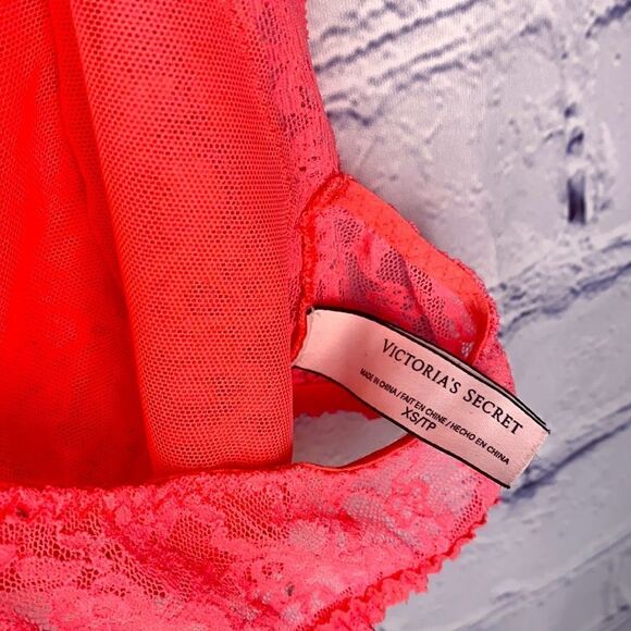 Victoria Secret Lace Bra - Picture 4 of 8